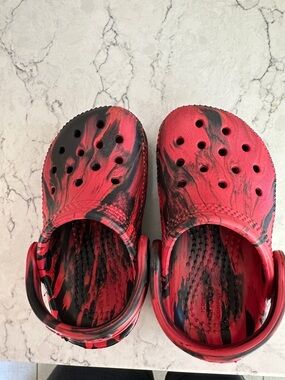 Toddler Crocs Red and Black Size 5